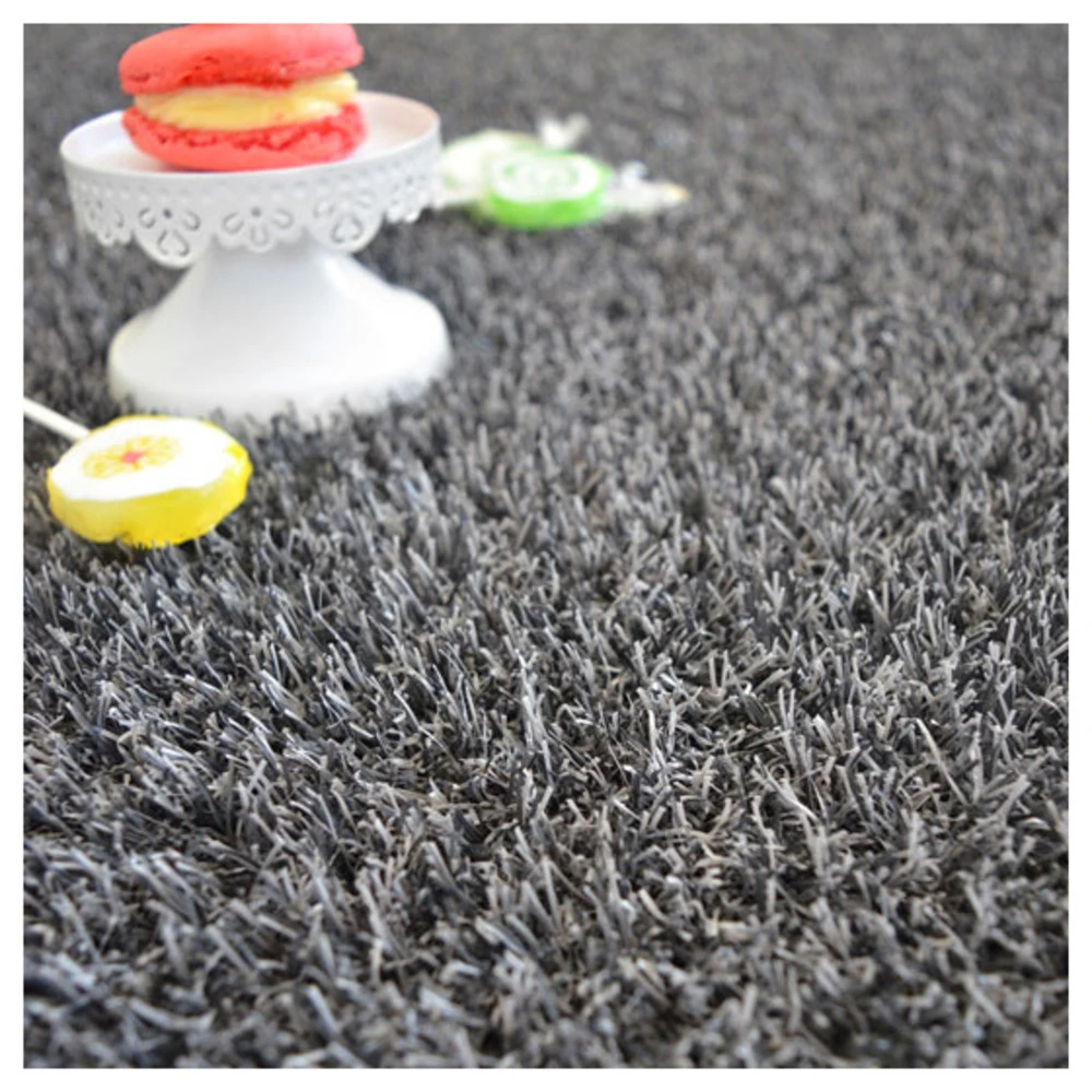 Gazon Synthétique Happy Party - Couleur Gris Foncé - Classé Feu - 20mm - 2m X 6m – Image 4