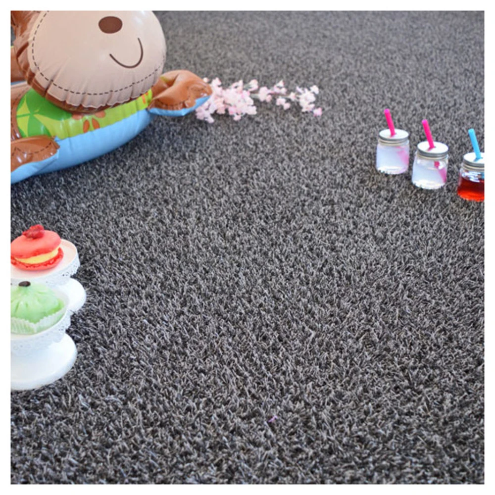 Gazon Synthétique Happy Party - Couleur Gris Foncé - Classé Feu - 20mm - 2m X 6m – Image 3